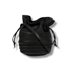 LOEWE ロゴ金具 巾着 ワンショルダーバッグ レザー ブラック ゴールド金具 LOEWE ロゴ金具 巾着 ワンショルダーバッグ レザー ブラック