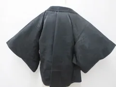 【一輝堂】【着物】黒羽織　縫い紋　雲取りに梅菊地紋　羽織り紐付き　身丈約76.5cm　裄丈約63.5cm　25z02-704