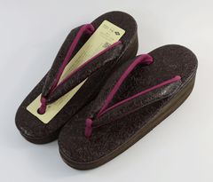ゾーリ単品　振袖に最適　かかと高　黒の鼻緒ねじり梅刺繍柄　ストライプ　未使用品 振袖 草履 成人式 レディース 振袖用草履 「百華レース刺繍 黒