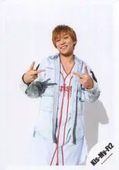 【中古】生写真(ジャニーズ) Kis-My-Ft2/千賀健永/上半身・衣装水色・両手ピース/アルバム「Yummy!!」ジャケ写撮影オフショット/公式生写真