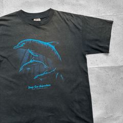 ウエスト・エドモントン・モール 深海アドベンチャー イルカ アニマルプリント イラスト シングルステッチ プリント Tシャツ Mサイズ 古着 【UR-0484】