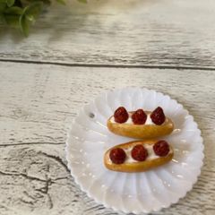 ミニチュアフード いちごコッペパン