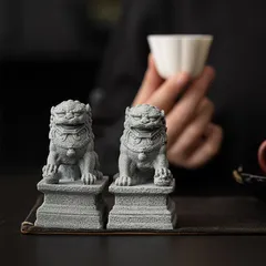 獅子 狛犬 シーサー グレー 置物 オブジェ 優雅 伝統的 運 金運 健康運 出世運 家庭運 家内安全 インテリア 玄関 リビング 贈り物 プレゼント 魔除け オフィス 飾品 幸運