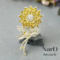 クリスタルサンフラワーブローチ 向日葵 ひまわり お花 一輪 上品 レディース かわいい ゴールド キラキラ コサージュ 新品未使用 カジュアル NerD