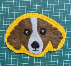 フェルト　ブローチ　犬　コーイケルホンディエ