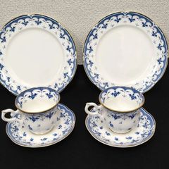 中古品　ロイヤルボーンチャイナ　カップ＆ソーサ＆中皿ペアセット