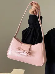 バッグ レディース ショルダーバッグ 蝶結びデコレーションとフラップ付きのファッショナブルな女性用PUレザーショルダーバッグ、流行のクレセントムーンバッグ