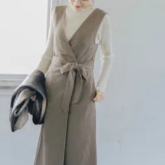 Vネックストレートワンピース