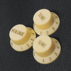 ストラト系ハットノブツマミ 3個セット ギター/ベースなどに 6φ ギザギザ差し込み式 通常のミリ規格 アイボリー色 文字ゴールド系