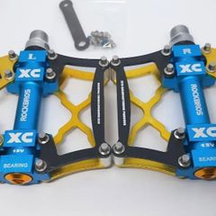 ROCKBROS（ロックブロス） フラットペダル メタルフラットペダル　ブルー＆ゴールド　自転車用ペダル