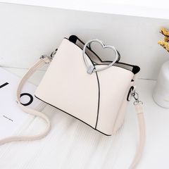 セール　新品　ハート　ショルダーバッグ　ミニバッグ　韓国　ホワイト 残りわずか
