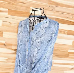 【美品】ザラ　ロングシャツワンピース　S ロングワンピース　パイソン柄　ブルー　マキシ丈　蛇 パイソン柄 ロング シャツ ワンピース 総柄 ラメ糸 青×白