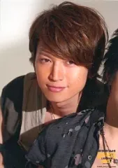 【中古】生写真(ジャニーズ) 関ジャニ∞/大倉忠義/バストアップ・衣装ベージュ茶・前に人・背景白・微笑み/KANJANI∞ LIVE TOUR 2008 ∞だよ!全員集合 夏だ!ツアーだ!!ワッハッハー!!! オリジナルフォトセット