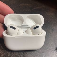 Airpods pro 第一世代　動作確認済　Apple 持続時間までは調べていません。