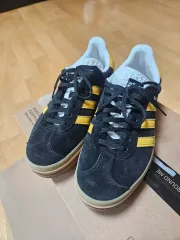 adidas(アディダス) ガゼル 黒 イエロー スニーカーズ 255
