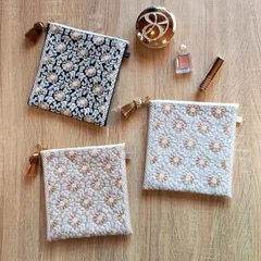 インド刺繍リボン　スクエアポーチ　花柄　コスメポーチ　サニタリーポーチ　マルチケース　小物入れ　プチギフト