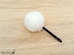 ポンポンヘアピン　ハンドメイド