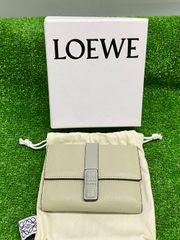 ●LOEWEロエベ　三つ折り　カーフレザー　財布　箱　保存袋あり　使用感少な目