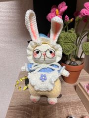 編みぐるみ(2番)可愛いラビットちゃん　編みぬいぐるみハンドメイド　カバン飾りなど