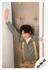 【中古】生写真(ジャニーズ) Kis-My-Ft2/宮田俊哉/上半身・衣装黒白ベージュ・両手上/18初夏 コンサートパンフ＆グッズ撮影オフショット