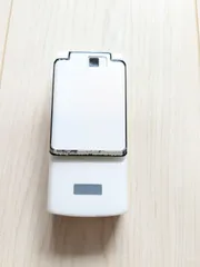 NTTdocomo - docomo F905i ガラケー 富士通 ホワイト 白 ドコモ F905i ホワイト 折りたたみ式携帯電話 本体 ＋充電器