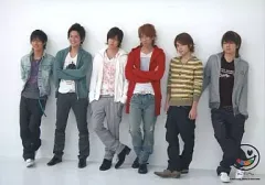 【中古】生写真(ジャニーズ) NEWS/集合(6人)/横型・全身・目線左・背景白い壁・加藤、小山腕組み/「NEWS CONCERT TOUR pacific 2007-2008」オリジナルフォトセット