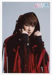 【中古】生写真(男性) 超特急/ユーキ(村田祐基)/上半身・衣装赤・黒・両手フード・背景グレー/「HMV “station” presents 『Take the BULLET TRAIN～8号車で行こう～』」 生写真 第19弾