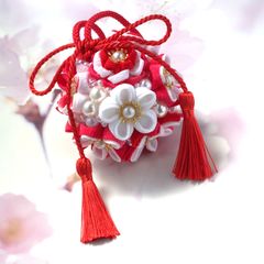 ❁紅白和装つまみ細工ボールブーケ❁ひな祭り・初節句・和装ボール・薬玉♡大人かわいいつまみ細工アクセサリー❁＜送料込み＞