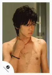 【中古】生写真(ジャニーズ) ジャニーズWEST/小瀧望/バストアップ・上半身裸・右手顔の下・背景グレー/公式生写真