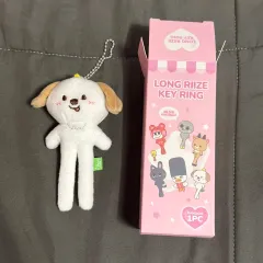 RIIZE アントン ぬいぐるみバッジ RIIZE ぬいぐるみバッジ(フォトカード付き）ウンソク - メルカリ