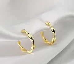 ツイストフープ　ピアス　ゴールド  シルバー サージカルステンレス