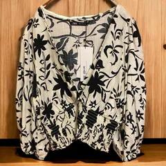 ★ ZARA ★ ザラ　未使用品　タグ付　 ブラウス　花柄　モノクロ　Vネック　総柄　リネン　麻　七分袖