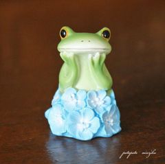 コポー  Copeau  オブジェ 置物  ネモフィラ畑のカエル  ミニチュア ダイカイ  ネモフィラ  花  ディスプレイ カエル 小物 雑貨　パタパタ民族