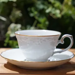 ノリタケ　白磁レリーフ × 金彩　ティーカップ＆ソーサー　上品クラシカル　Noritake