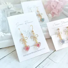 リボン×ミニハート　ゴールドリボンが可愛く輝く　イヤリング　ピアス　ハンドメイド　アクセサリー