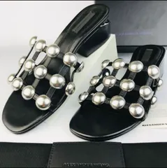新品未使用★ALEXANDER WANG・アレキサンダーワン レディース レザー スタッズ メタルカットアウト サンダル ミュール（38）のサムネイル