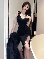 花柄刺繍が施されたセクシーなドレス【タイト・レース】　アシンメトリー