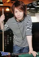 【中古】生写真(男性) 鎌苅健太/膝上・ジーンズ・白・黒・ボーダー柄・右手キュー・ビリヤード・『へ』/Visualストーリー｢ビリヤードdeデート｣