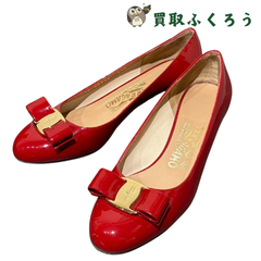 【美品】フェラガモ　Salvatoreferragamo　ヴァラ　 パンプス　赤　レッド　サイズ4D　エナメル　カーフパテント