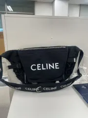 最終値下げ★美品★CELINE ミディアム トレッキング メッセンジャーナイロン ミディアム トレッキング メッセンジャー / CELINEプリント入り
