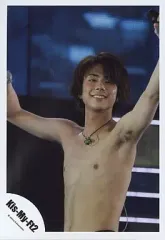 【中古】生写真(ジャニーズ) Kis-My-Ft2/北山宏光/ライブフォト・上半身・上半身裸・ネックレス・笑顔・背景青/公式生写真