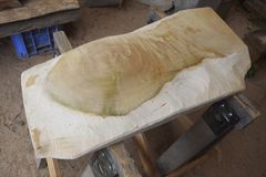 アウトレット トチ(橡)の一枚板 長さ約73cm 幅約26～36～30cm 厚さ約4.8cm DIY用 Z151