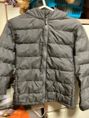 ユニクロ フード付きダウンジャケット グレー 140