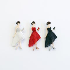【LM / エルム】ブローチ ドレス女子  /  立体刺繍アクセサリー