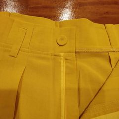 黄色いパンツ