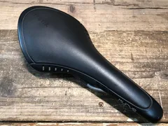 フィジーク サドル KURVE クーヴァ アルミレール フィジーク KURVE クーヴァ 革新的構造のスパインコンセプト