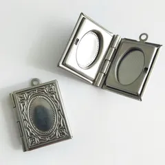 ロケットペンダントトップ ブック型 2個入 シルバー [№ 116S] サージカルステンレス 本 写真 チャーム ネックレス アクセサリー ハンドメイド資材 パーツ屋