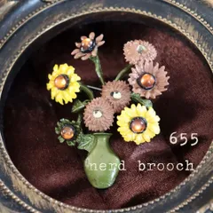 絵画のような向日葵のブローチ　アート ヒマワリ お花 瓶 レトロ アンティーク調 新品 ヴィンテージ調 NerD