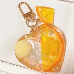 オレンジソーダシェイカー◆ハートシェイカー シャカシャカキーホルダー チャーム フェイクスイーツ クリームソーダ アイス バニラ 押しフルーツ みかん レジン ビーズ パール キラキラ ゆめかわいい 名入れ プレゼント 推し活 しぇりるのシェイカー