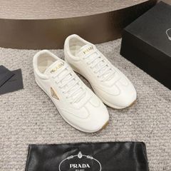 Prada プラダ 三角ロゴ スニーカー